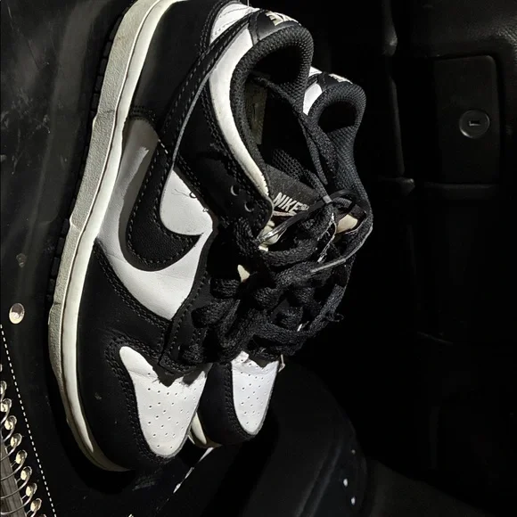 Nike Black and White Athletic Shoes - Picture 3 of 5